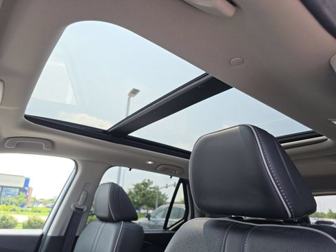 Certified 2025 Honda Pilot Elite image 4