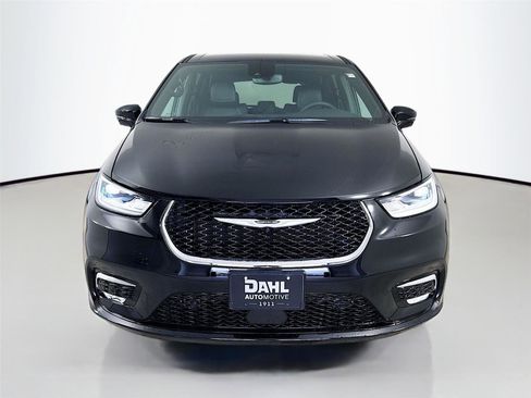 New 2026 Chrysler Pacifica Select image 2