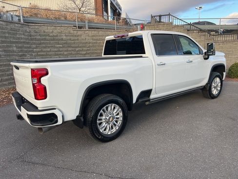 Used 2022 Chevrolet Silverado 2500 High Country w/ Technology Package image 3