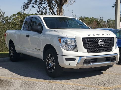 Certified 2024 Nissan Titan SV image 3