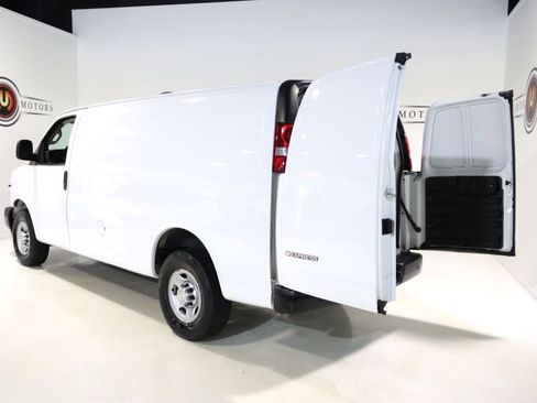 Used 2019 Chevrolet Express 3500 w/ Driver Convenience Package RWD image 26
