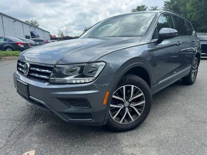 Used 2020 Volkswagen Tiguan SE w/ Panoramic Sunroof Package