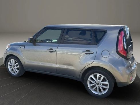 Used 2018 Kia Soul + FWD image 5