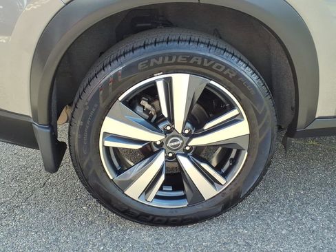 Used 2023 Nissan Rogue SL AWD/4WD image 9