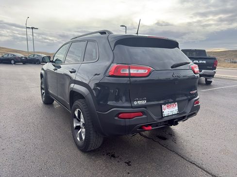 Used 2017 Jeep Cherokee Trailhawk image 7