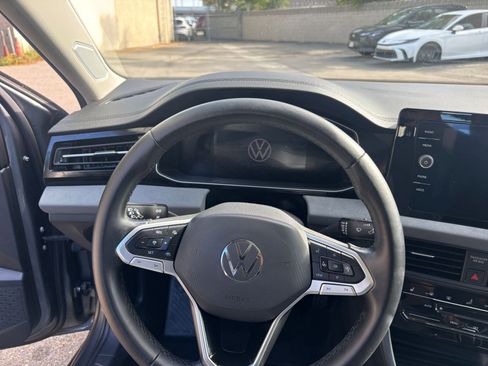 Used 2025 Volkswagen Jetta SE image 34