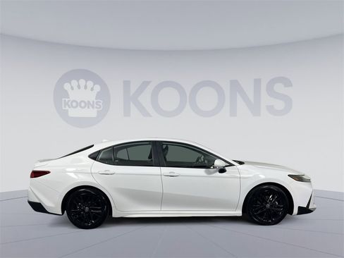 Used 2025 Toyota Camry SE image 8