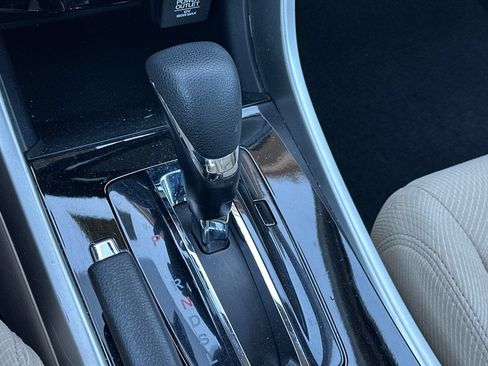 Used 2017 Honda Accord EX image 19