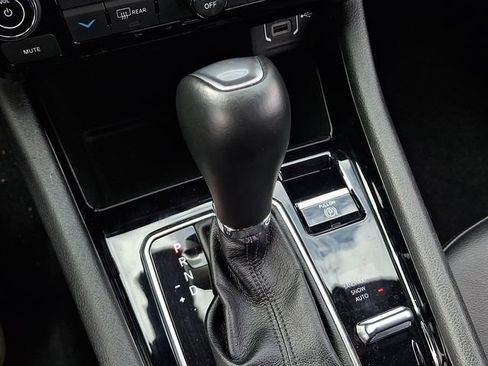 Used 2025 Jeep Compass Limited image 14