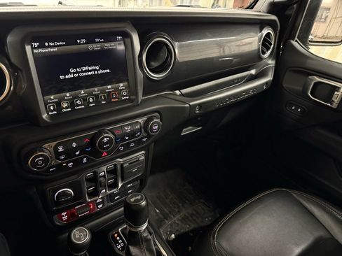 Used 2021 Jeep Wrangler Unlimited Rubicon w/ Xtreme Recon 35" Tire Package image 12