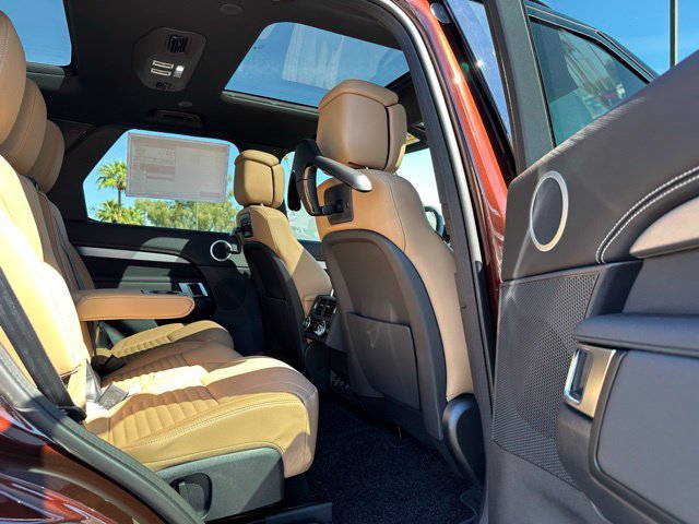 New 2026 Land Rover Discovery Limited Edition AWD/4WD image 18