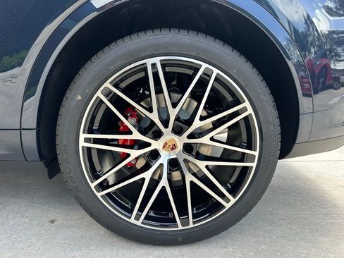 Certified 2025 Porsche Cayenne S AWD/4WD image 41