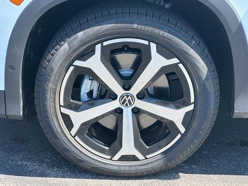 New 2025 Volkswagen Tiguan SE image 5