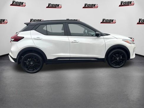 Used 2024 Nissan Kicks SR image 4