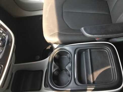 Used 2018 Chrysler Pacifica Touring Plus w/ Tire & Wheel Group FWD image 19