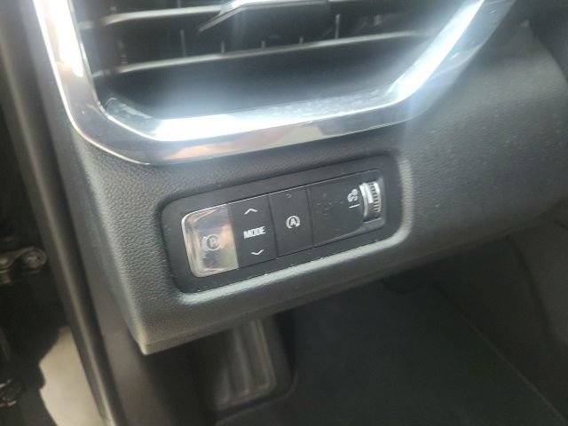 Used 2026 GMC Acadia Elevation w/ Elevation Premium Package FWD image 24