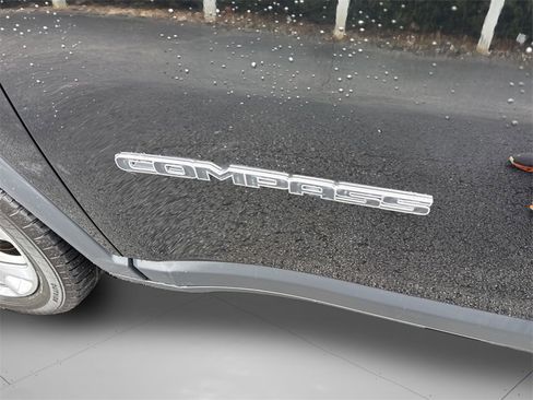 Used 2019 Jeep Compass Limited image 27