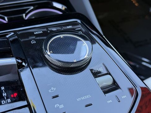 Used 2025 BMW i5 xDrive40 w/ Premium Package image 24