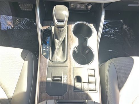 Used 2023 Toyota Highlander Limited image 23