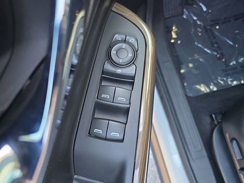 Certified 2023 GMC Acadia SLE w/ Driver Convenience Package image 17