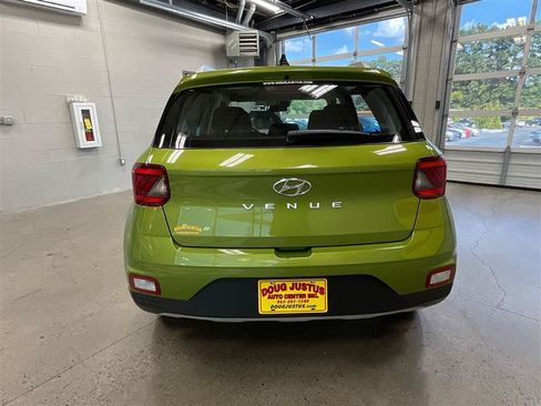 Used 2020 Hyundai Venue SEL FWD image 4