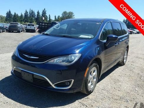 Used 2018 Chrysler Pacifica Touring Plus FWD image 1