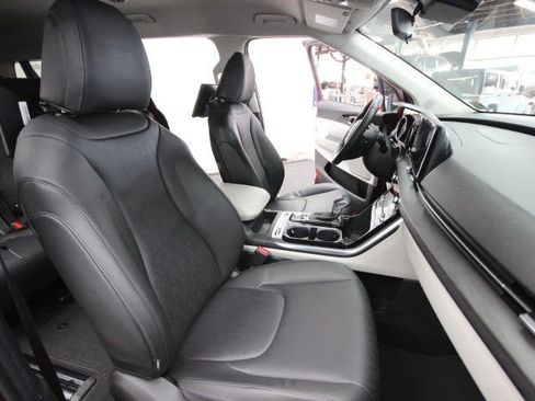 Used 2022 Kia Carnival SX image 33