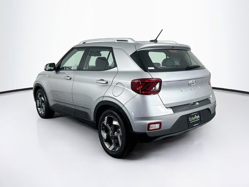 Used 2025 Hyundai Venue SEL FWD image 5