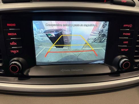 Used 2017 Kia Sorento LX w/ LX Convenience Package image 8