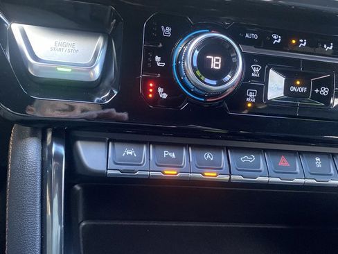 Used 2024 GMC Sierra 1500 AT4 w/ Technology Package image 41