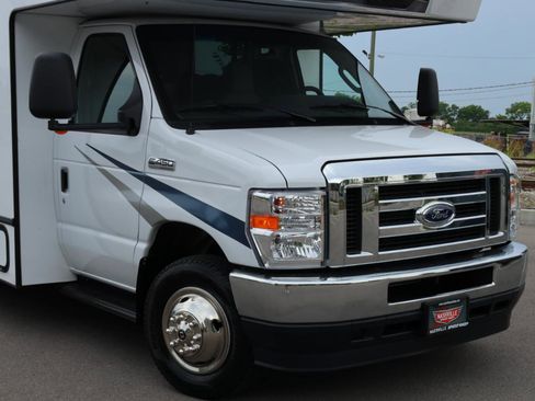 Used 2022 Ford E-450 and Econoline 450 Super Duty w/ Motorhome Prep Package RWD image 19