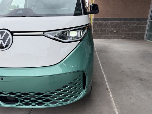 Used 2025 Volkswagen ID. Buzz 1st Edition RWD image 11