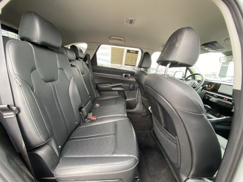 Used 2024 Kia Sorento S image 26