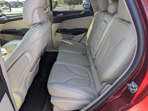 Used 2019 Lincoln MKC Reserve w/ MKC Climate Package AWD/4WD image 7