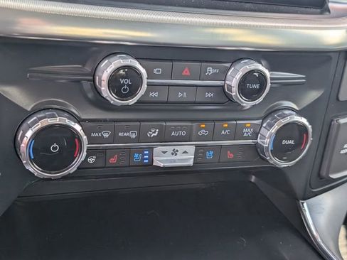 Used 2025 Ford F150 Lariat w/ Equipment Group 501A Mid image 14