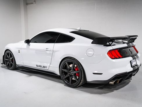 Used 2022 Ford Mustang Shelby GT500 w/ Carbon Fiber Track Pack RWD image 5