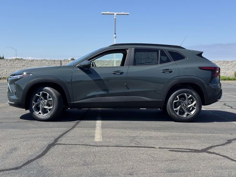 New 2026 Chevrolet Trax LT w/ LT Convenience Package FWD image 4
