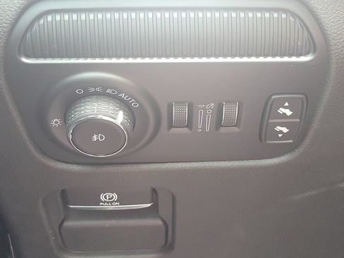 Used 2022 Jeep Wagoneer Series III w/ Premium Group I AWD/4WD image 27