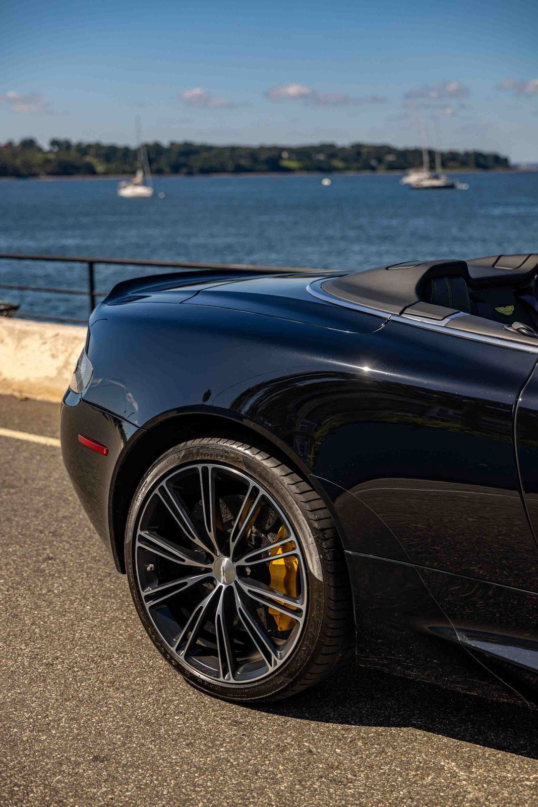 Used 2013 Aston Martin DB9 Volante RWD image 71