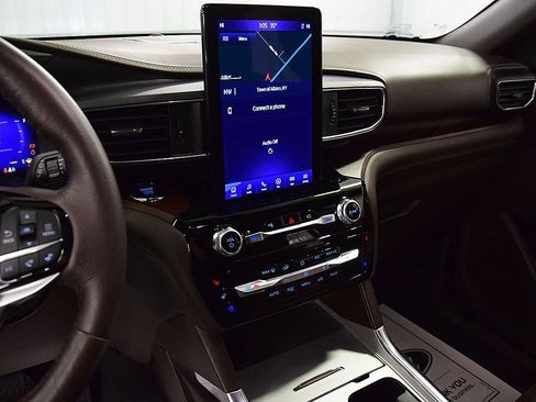 Used 2023 Ford Explorer King Ranch w/ Technology Package image 23