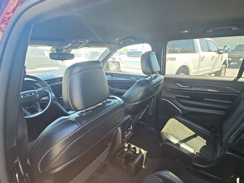 Used 2021 Jeep Grand Cherokee L Laredo RWD image 12