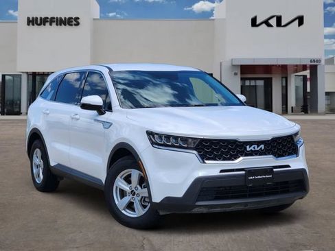 Certified 2023 Kia Sorento LX FWD image 1
