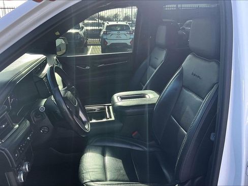 Used 2021 GMC Yukon Denali w/ Denali Premium Package image 25