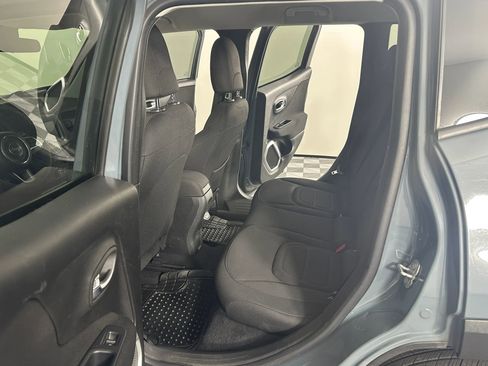 Used 2018 Jeep Renegade Latitude image 30