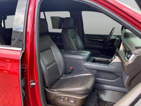 Used 2021 GMC Yukon Denali w/ Denali Premium Package AWD/4WD image 9