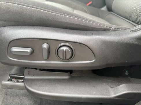 Used 2023 Chevrolet Traverse LT image 29