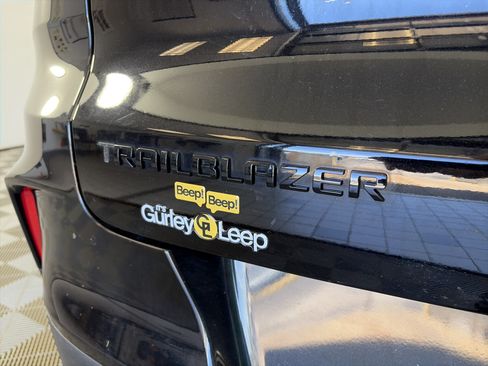 Used 2023 Chevrolet TrailBlazer RS FWD image 15