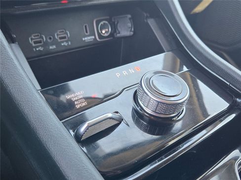 Used 2023 Jeep Grand Cherokee Limited image 25