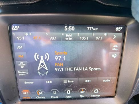 Used 2022 Jeep Renegade Latitude AWD/4WD image 12