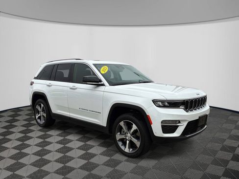 Certified 2023 Jeep Grand Cherokee 4WD 4xe w/ Luxury Tech Group II image 3